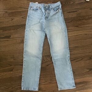 Levi jeans size 27